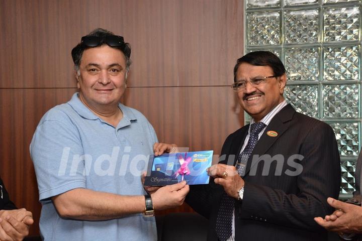 Rishi Kapoor launches IDBI bank