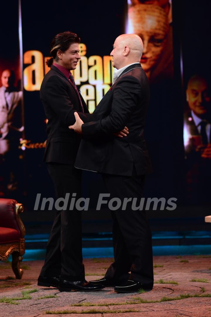 Shah Rukh Khan and Anupam Kher greeting each other