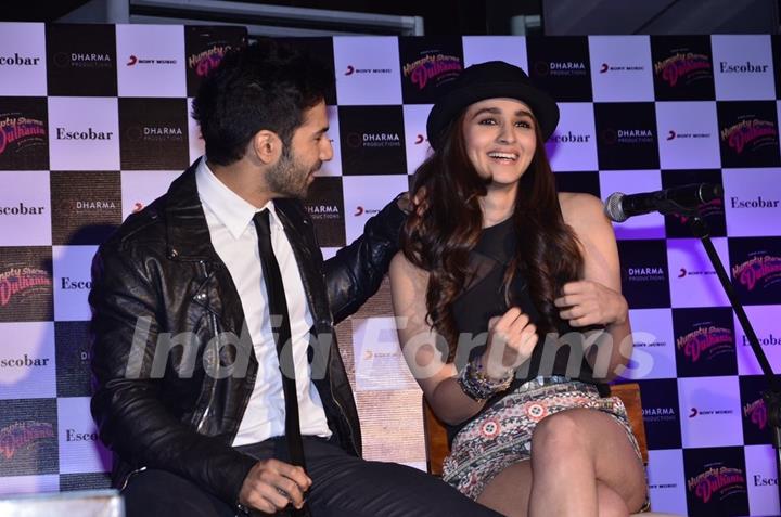 Varun and Alia Bhatt Launched an Unplugged Song of 'Humpty Sharma Ki Dulhania' At Escobar