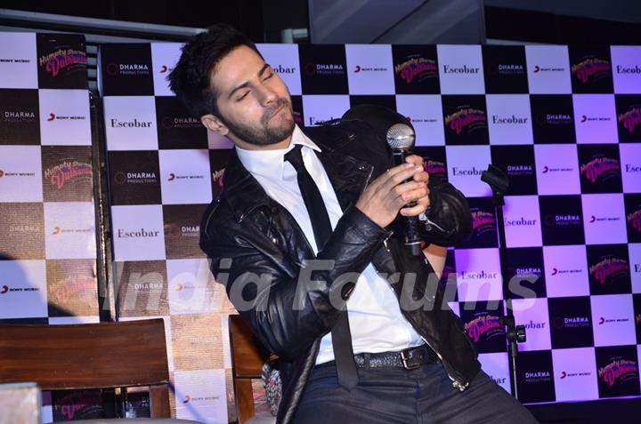 Varun performs at Escobar for the promotion of Humpty Sharma Ki Dulhania