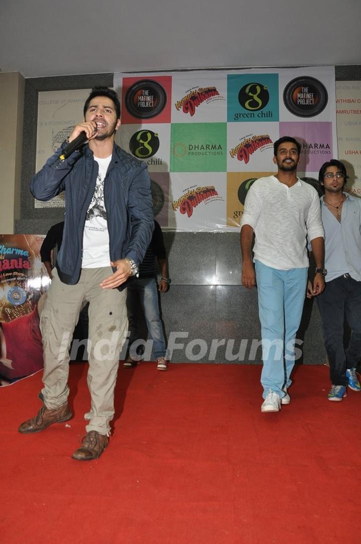 Varun at Mithibai College for the Promotion of Humpty Sharma Ki Dulhania