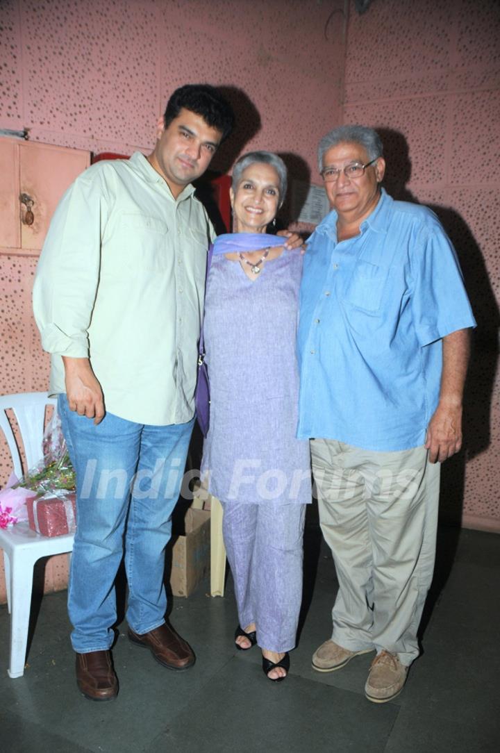 Siddharth Roy Kapoor with Parents