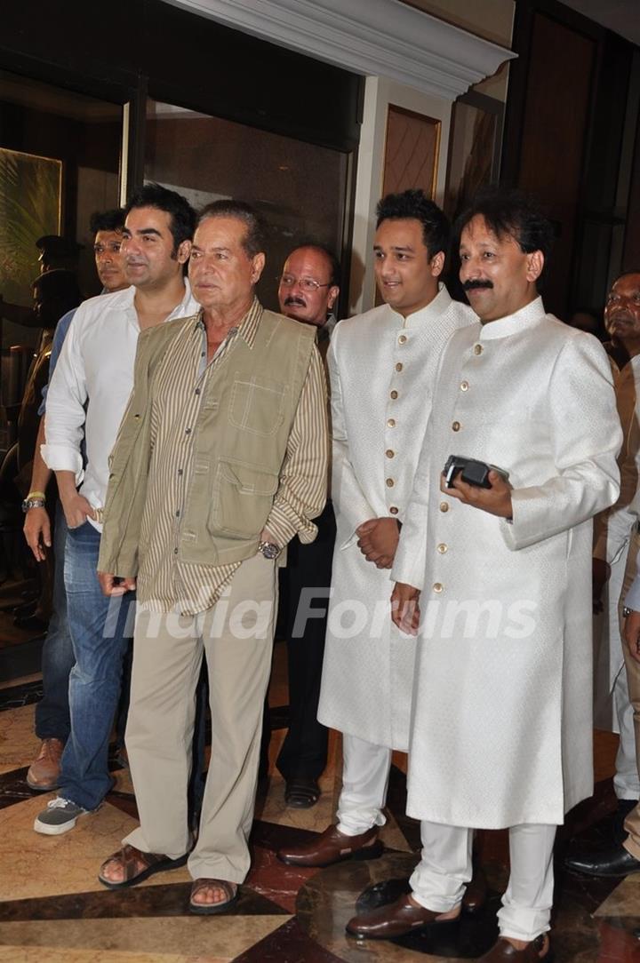 Salim Khan and Arbaaz Khan were at Baba Siddiqie's Iftar Party