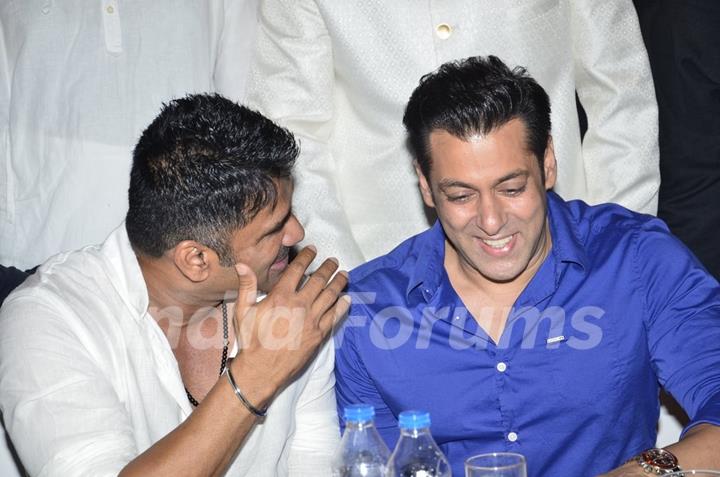 Suniel Shetty shares a joke with Salman Khan at Baba Siddiqie's Iftar Party