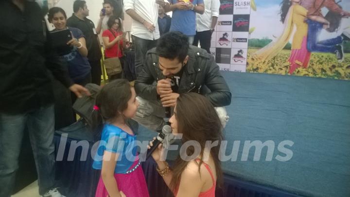 Varun and Alia speaks to their little fan at the promotion of Humpty Sharma Ki Dulhaniya at Pune