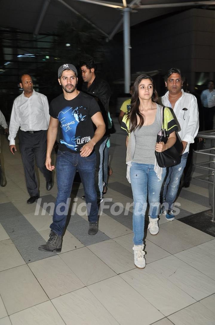 Humpty Sharma Varun Dhawan and his Dulhania Alia Bhatt Spotted at Airport