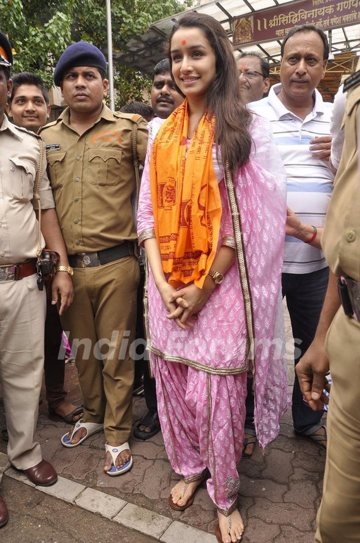 Shraddha Kapoor was spotted at Siddhivinayak