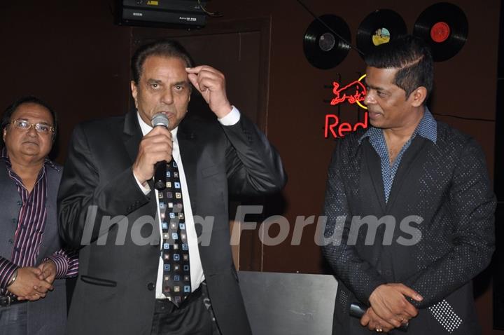 Dharmendra seen addressing the audience at the Launch of Carnival Cinemas