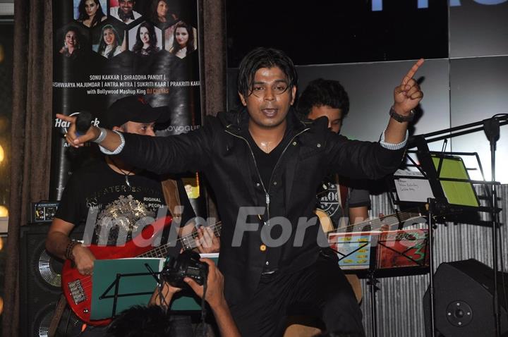 Ankit Tiwari performing at his Live Concert