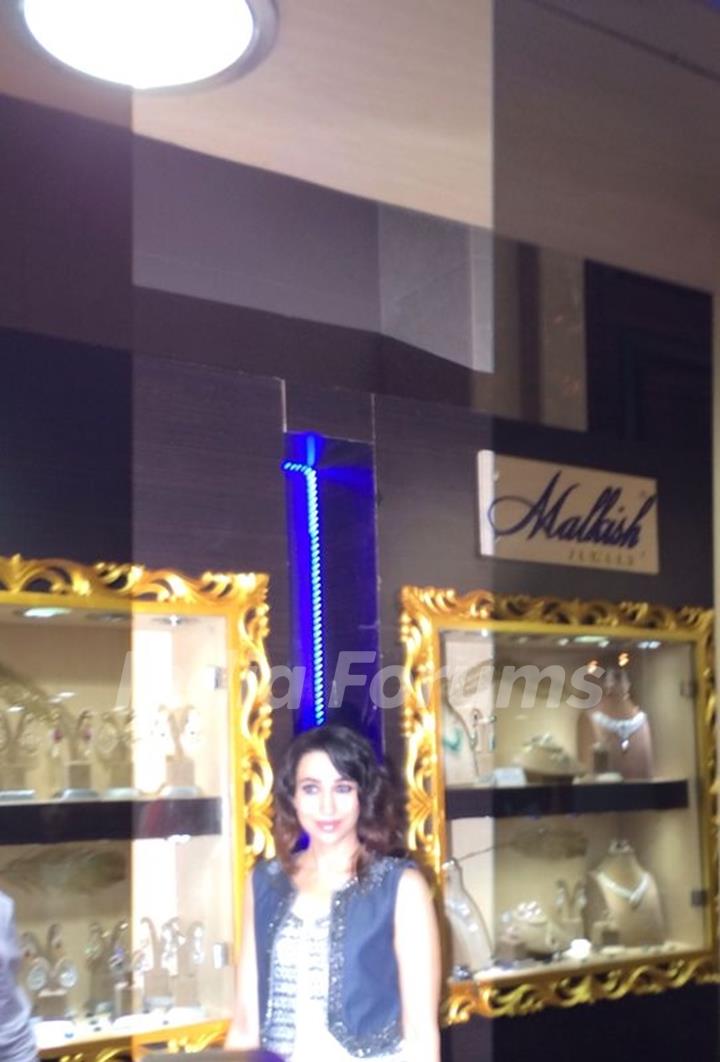 Karisma Kapoor at Malkish Jewellers