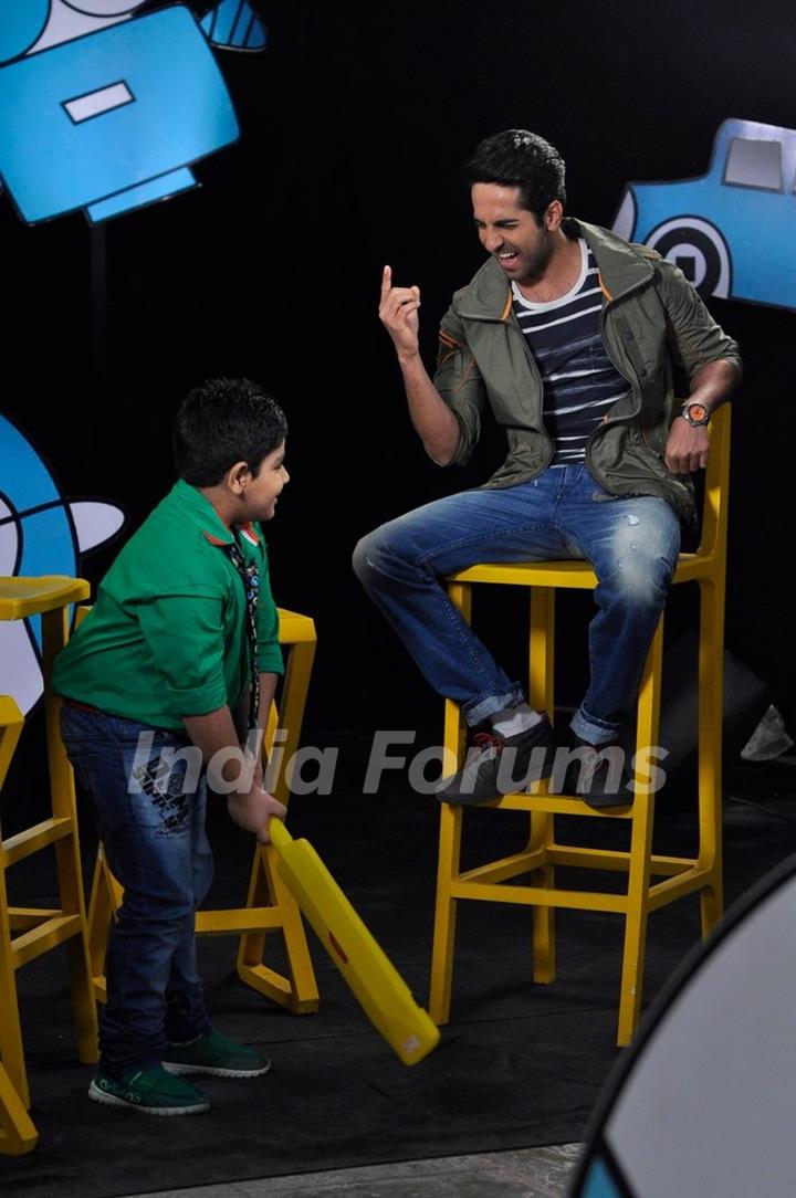 Ayushmann Khurrana mimics Dharmendra on Captain Tiao