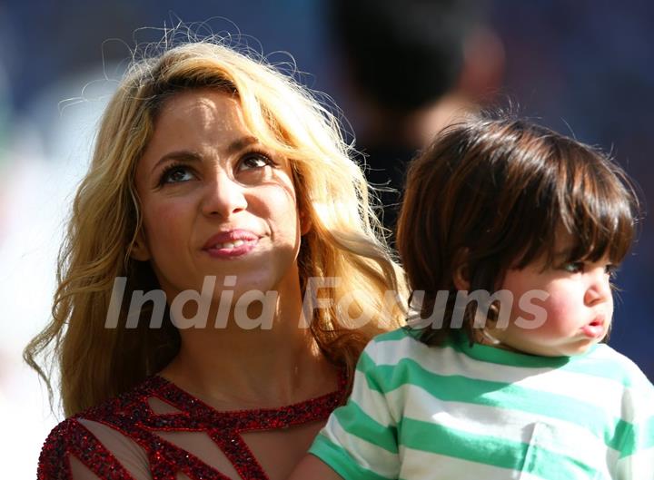 Shakira with a kid at the FIFA Finale