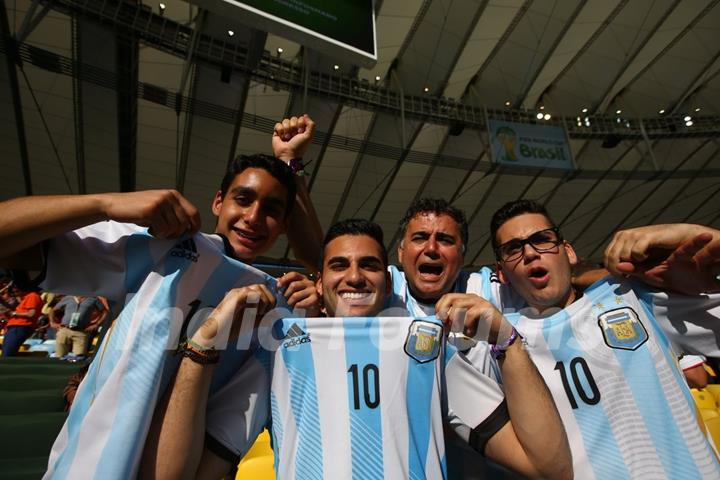 Argentina fans cheering for their team at the FIFA Finale