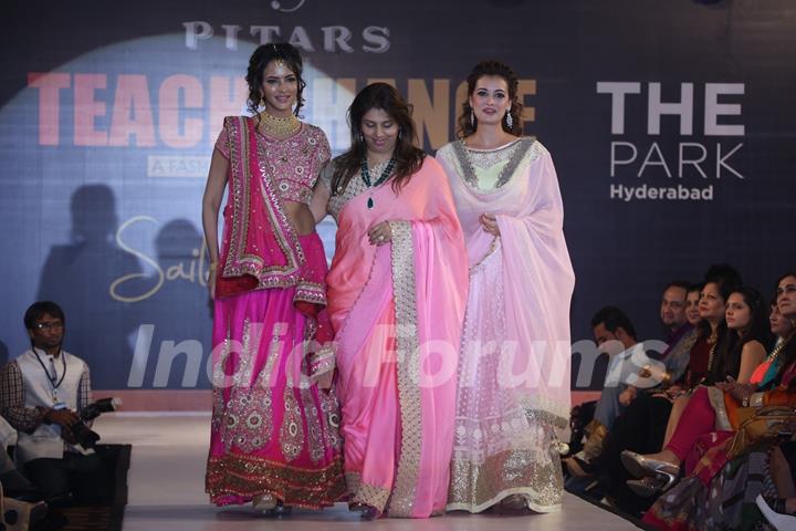 Dia Mirza walk the ramp with model at the Teach for Change 2014 Fashion Show