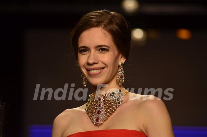 Kalki Koechlin dazzels the ramp at IIJW 2014 - Day 1