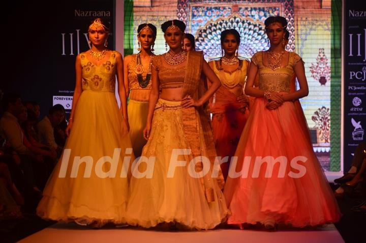 Models walk the ramp at the India International Jewellery Week (IIJW) 2014 - Day 1