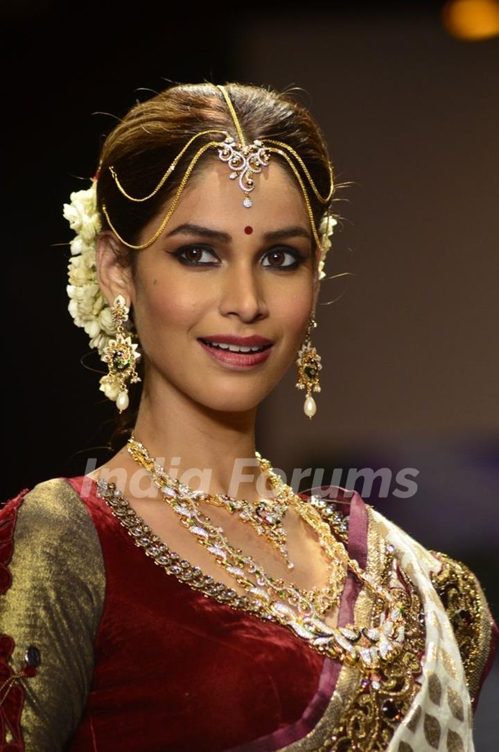 A model walks the ramp as a South India bride at the IIJW 2014 - Day 2
