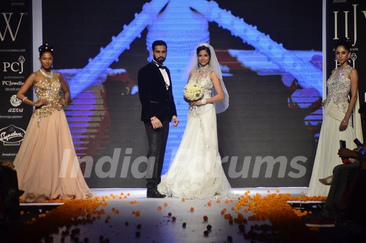 India International Jewellery Week (IIJW) 2014 showcases a Christian Wedding