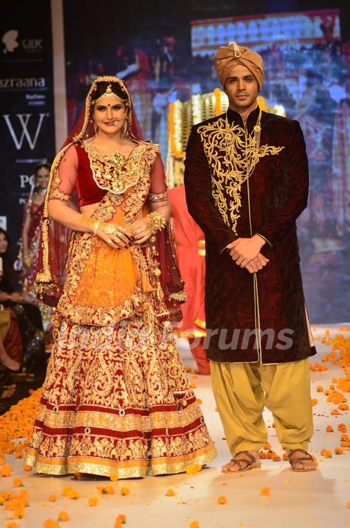 Zarine Khan walks the ramp as a bride at the IIJW 2014 - Day 2