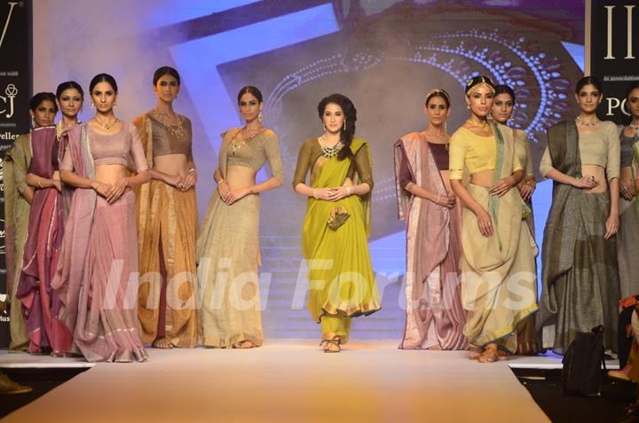 Sagarika Ghatge was at the India International Jewellery Week (IIJW) 2014 - Day 2