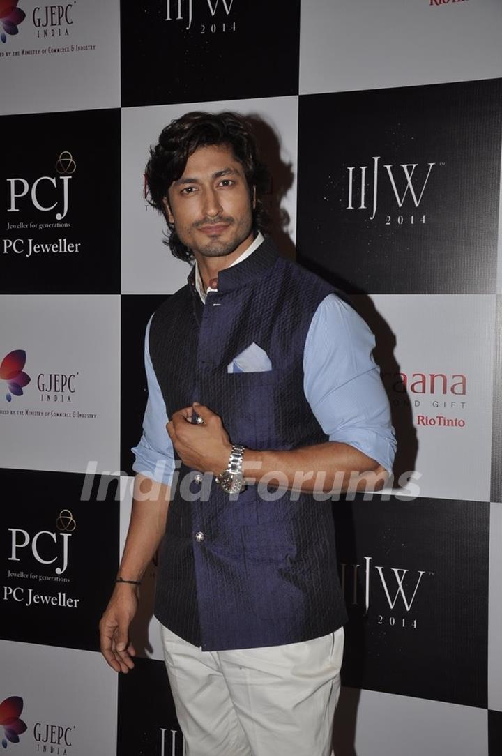 Vidyut Jamwal was at the India International Jewellery Week (IIJW) 2014 - Day 3