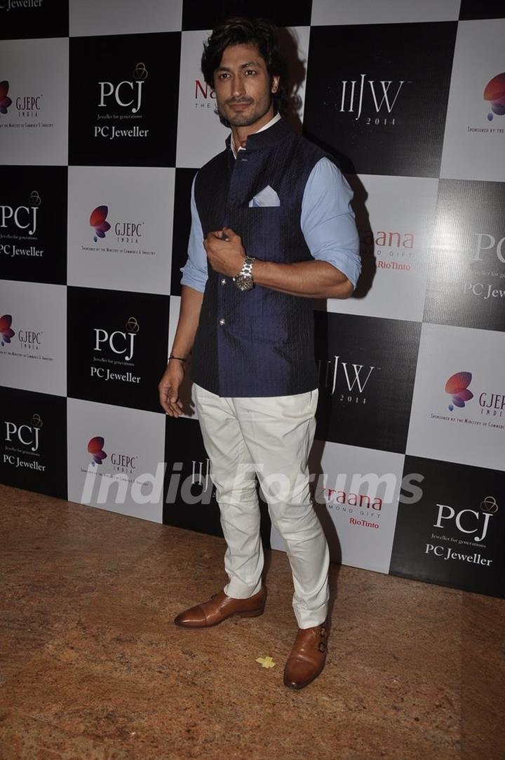 Vidyut Jamwal was at the India International Jewellery Week (IIJW) 2014 - Day 3