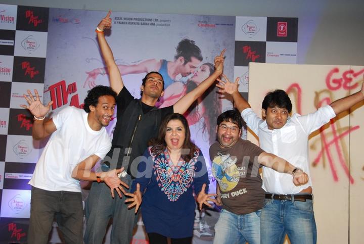 The Cast of Mad about Dance along with Farah Khan give a funky pose