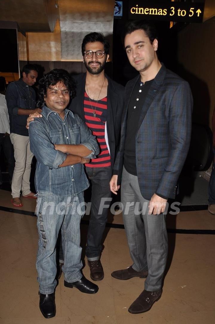Omkar Das poses with Akshay Oberoi and Imran Khan at the Premier of Pizza 3D