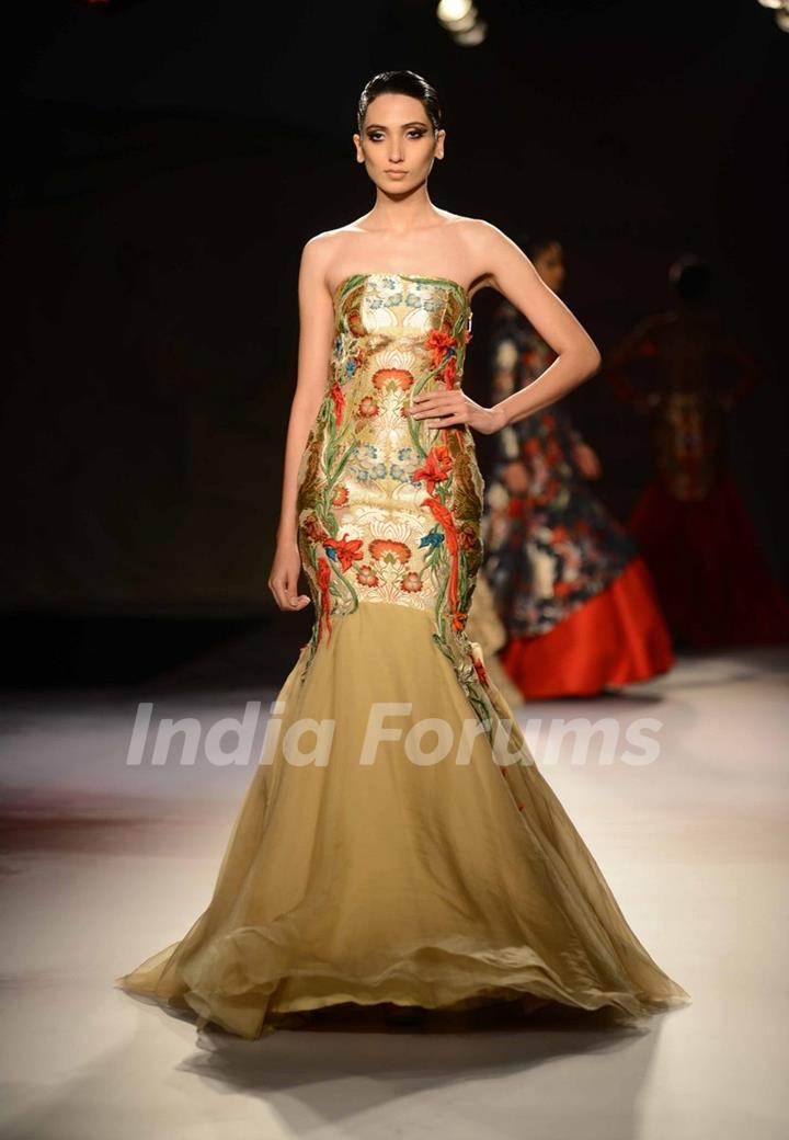 A model walks the ramp at the Indian Couture Week - Day 4