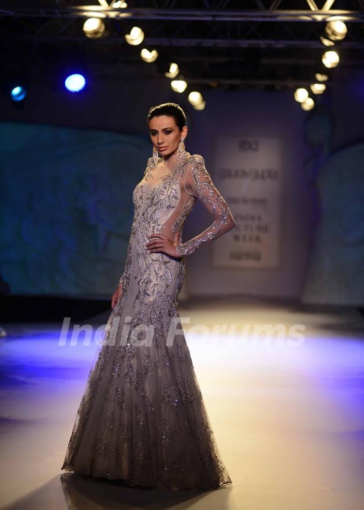 Alicia Raut walks the ramp at the Indian Couture Week - Day 4