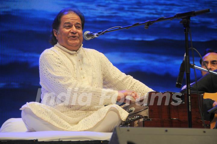 Anup Jalota was seen performing at Rehmatein