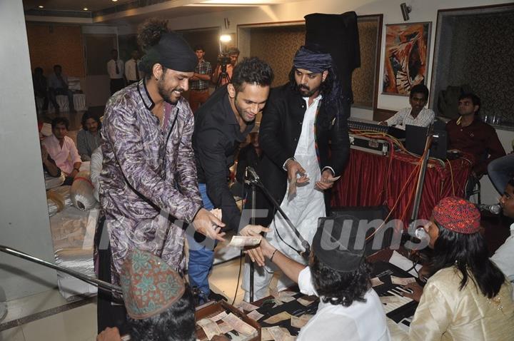 Sharib-Toshi give some money as a token of gratitude at the Sufi Mehfil