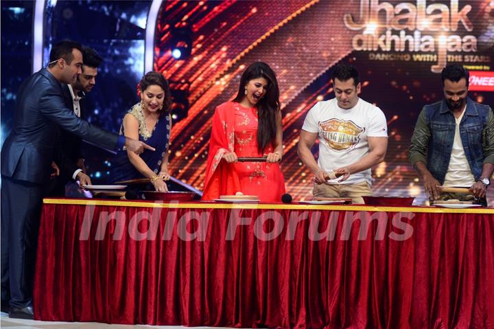 Roti making competition in Jhalak Dikhhla Jaa