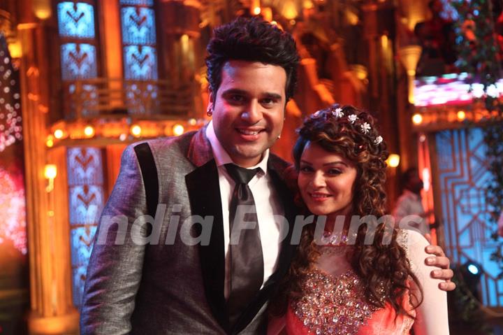 Aashka Goradia pose with Krushna Abhishek at  Entertainment Ke Liye Kuch Bhi Karega