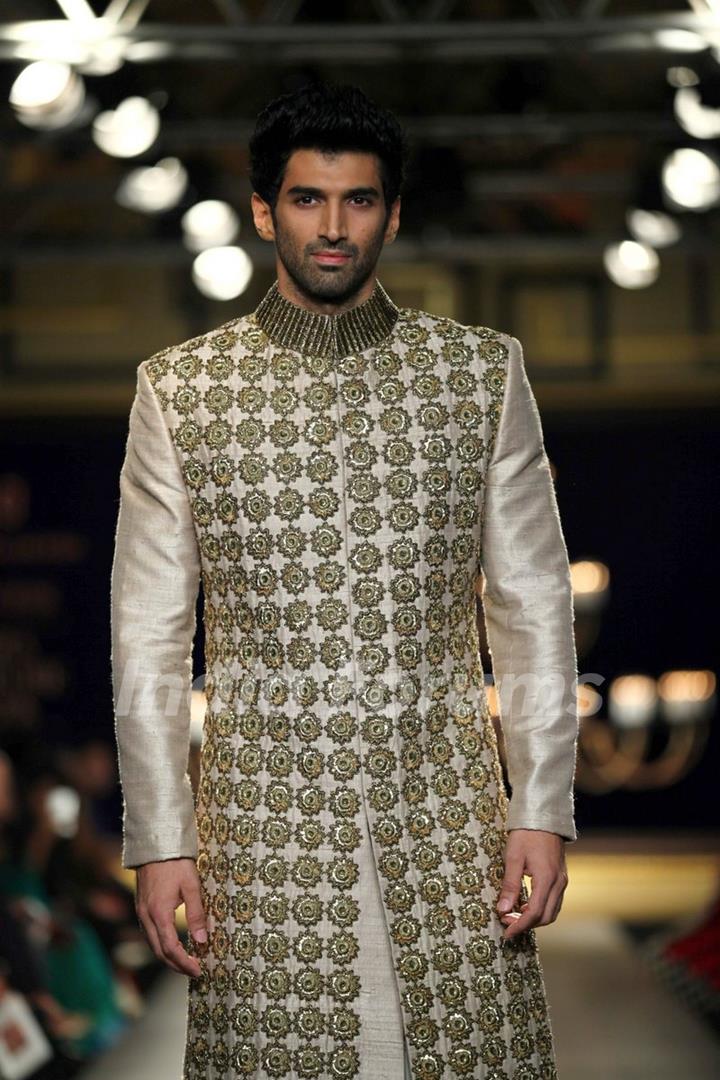 Aditya Roy Kapur walk the ramp  at Indian Couture Week - Day 5