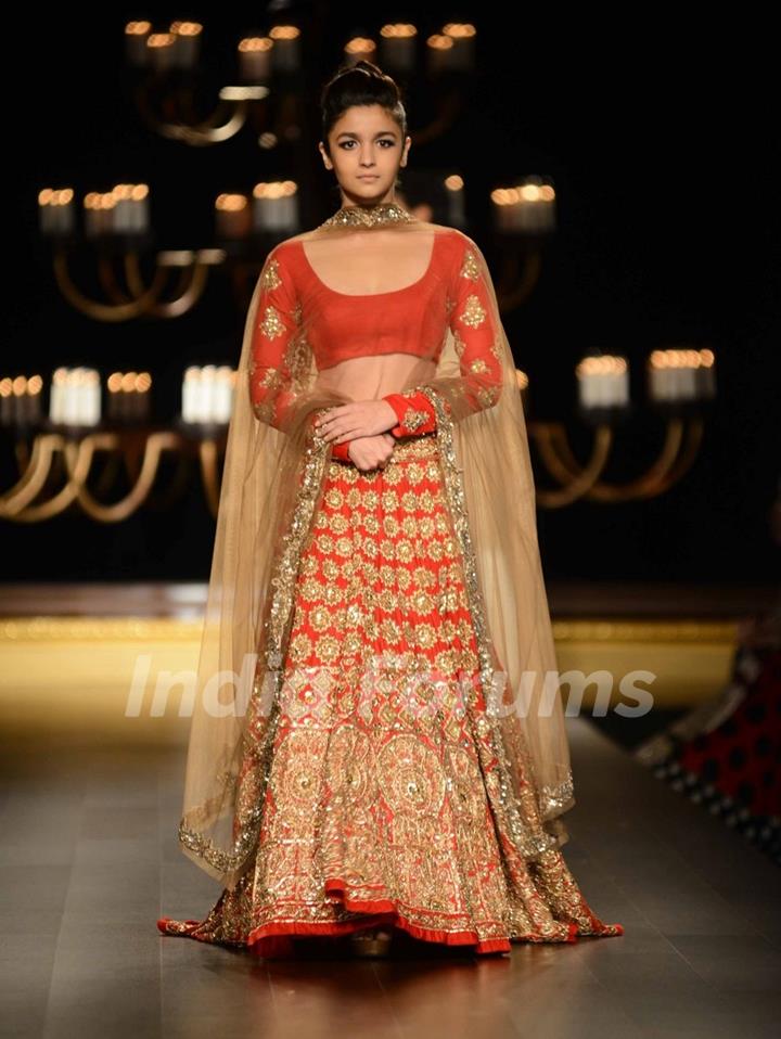 Alia Bhatt walks the ramp at Indian Couture Week - Day 5