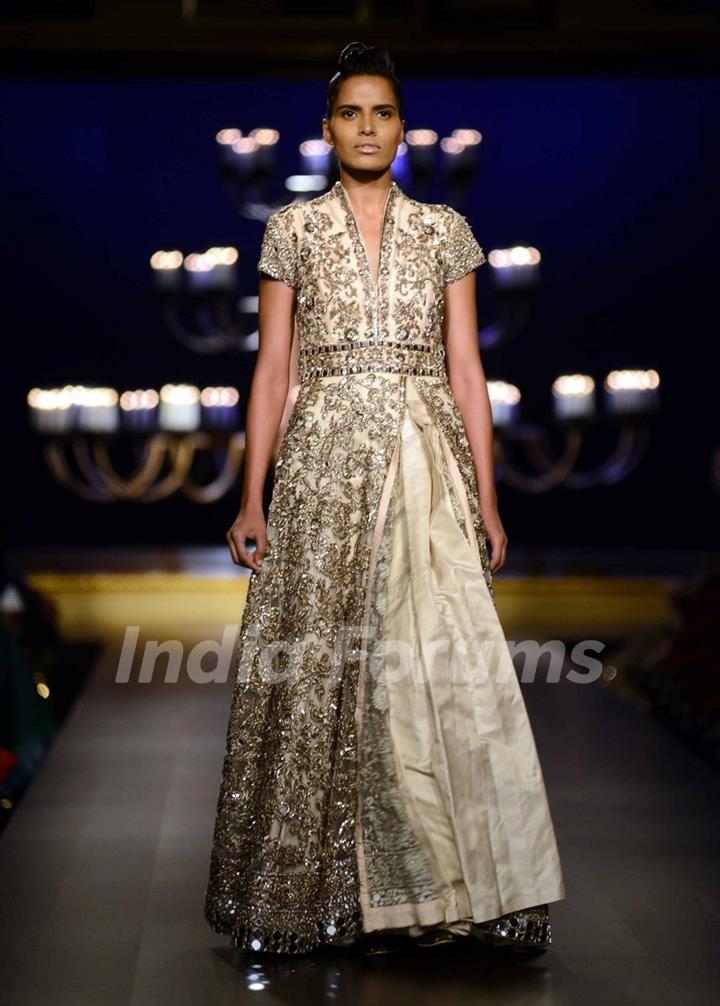 Model walks the ramp for designer Manish Malhotra at Indian Couture Week - Day 5