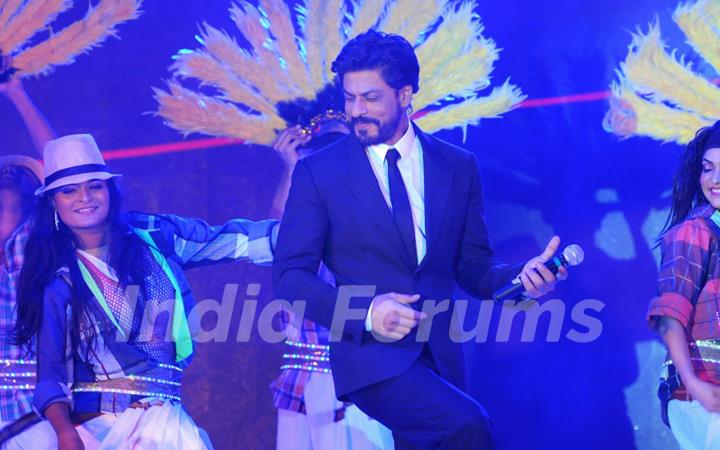 Shahrukh Khan performs at the Ticket to Bollywood Event