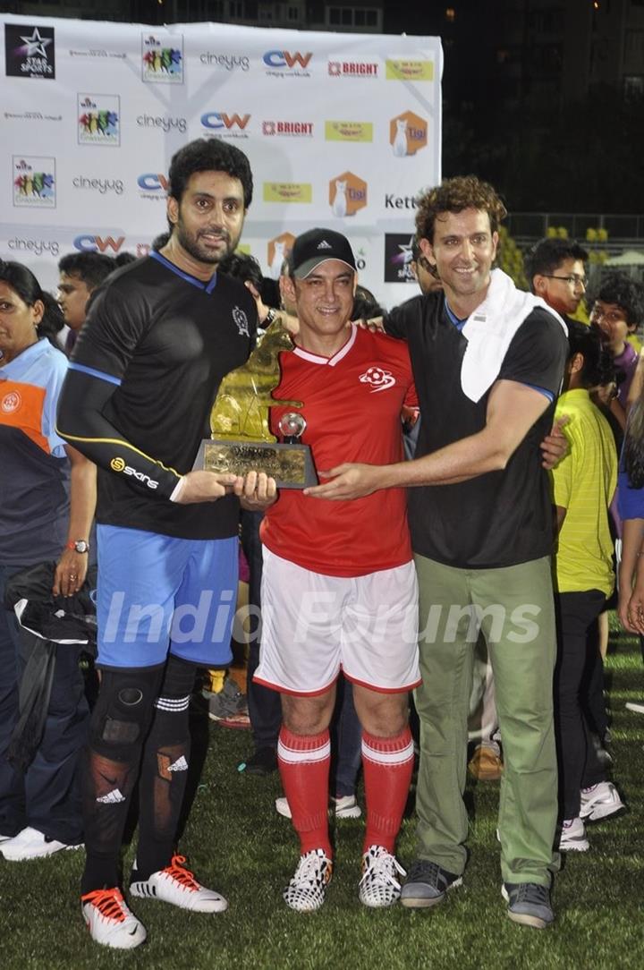 Hrithik, Aamir and Abhishek pose with trophy at football charity event