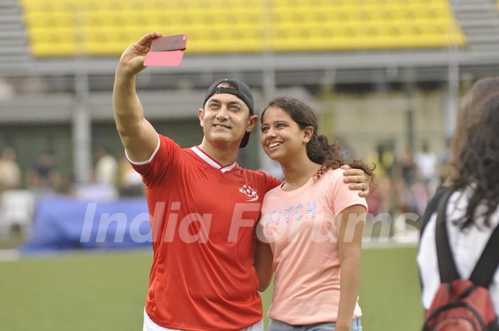 Aamir Khan takes a selfie with his fan