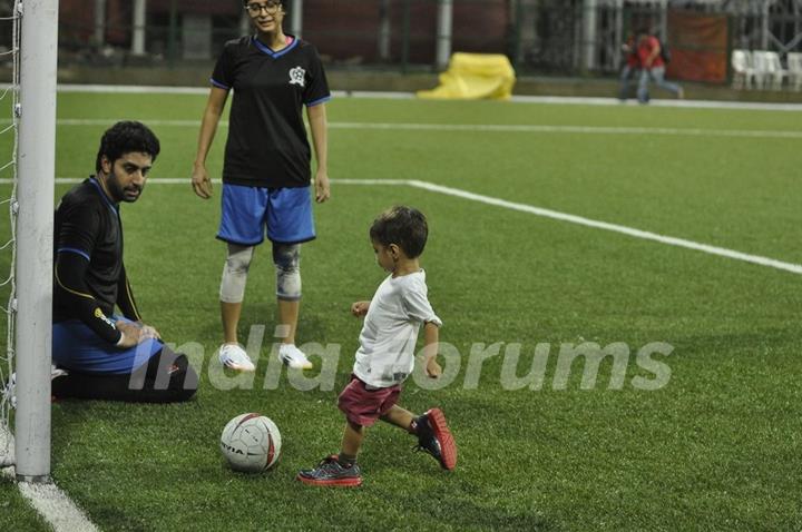 Azad playing football with his mom Kiran Rao and Abhishek Bachchan
