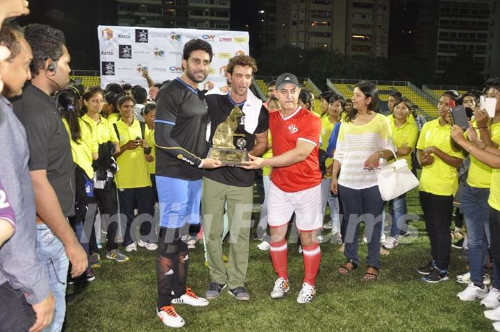 Hrithik, Aamir and Abhishek pose with trophy at football charity event