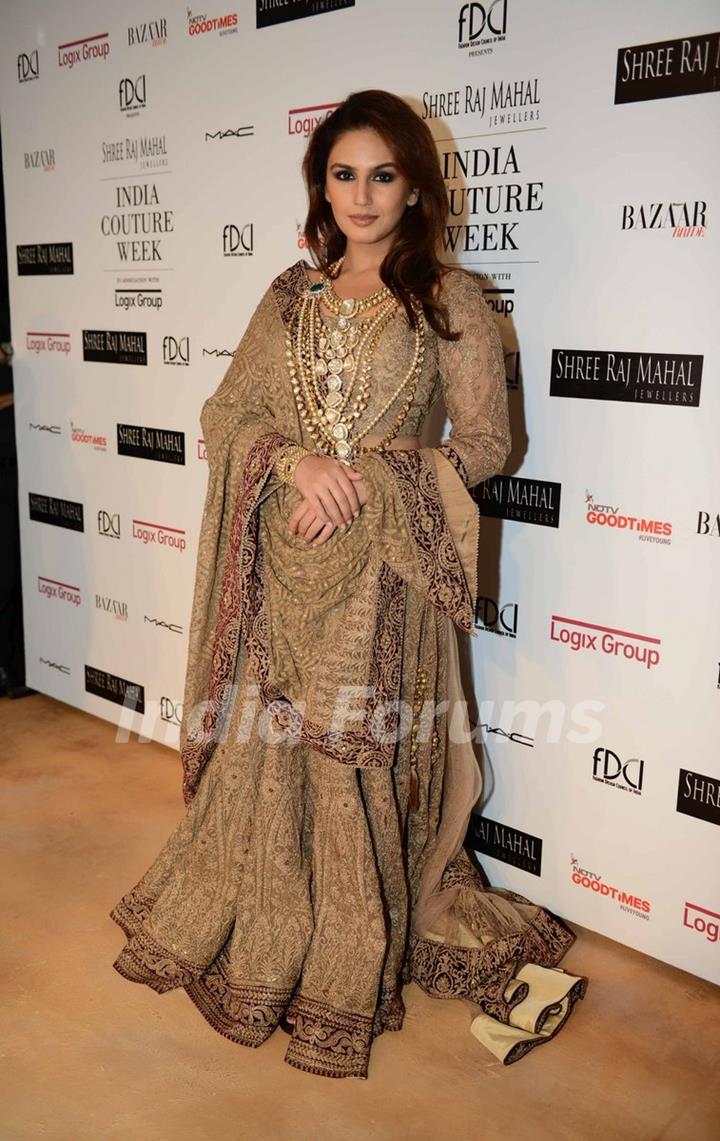 Huma Qureshi pose for media at Indian Couture Week - Grand Finale