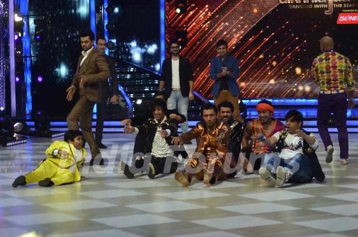 Contestants perform on Jhalak Dikhla Jaa for Rani