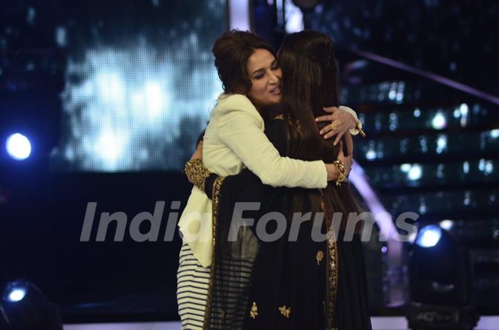 Madhuri and Rani were seen hugging on Jhalak Dikhla Jaa
