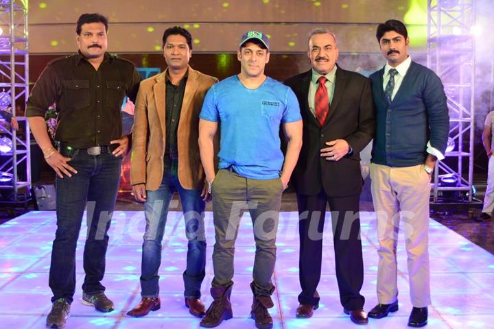 Salman Khan with the cast of C.I.D