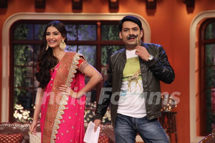 Sonam Kapoor and Kapil perform a comedy act