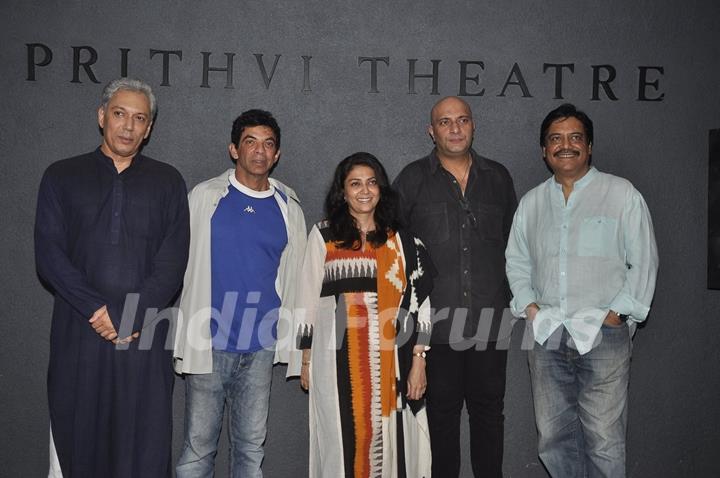 Cast of Salim Arif's Play 'Taj Mahal ka Udhghatan'