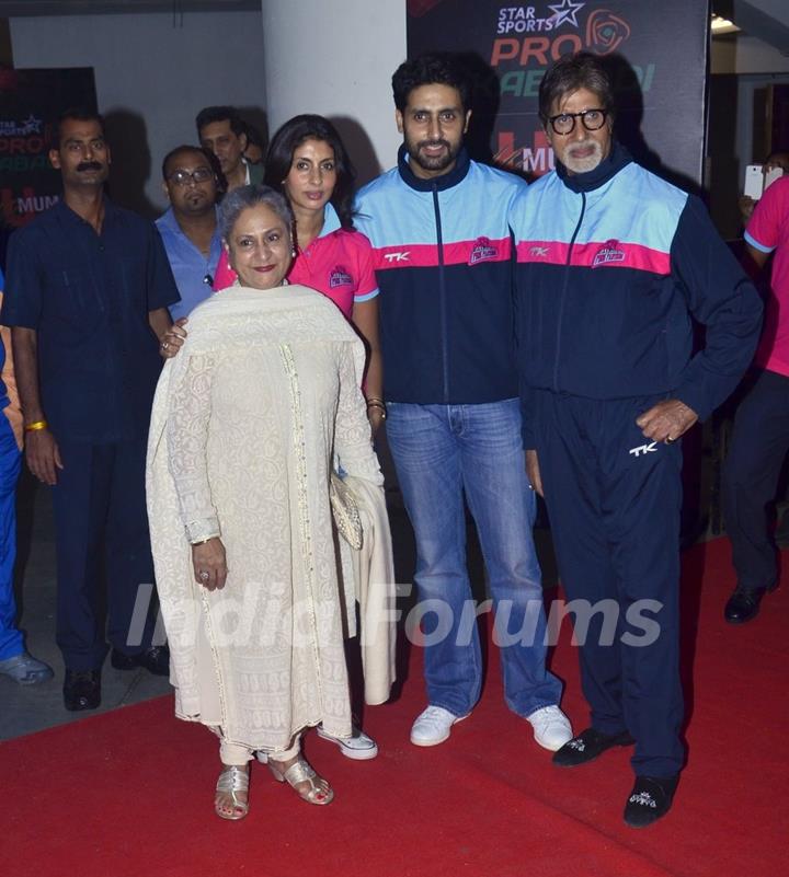 The Bachchan family at Pro Kabbadi League