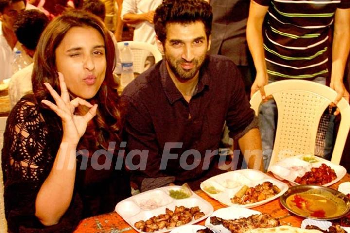 Aditya Roy Kapur and Parineeti Chopra visit Mohammed Ali Road